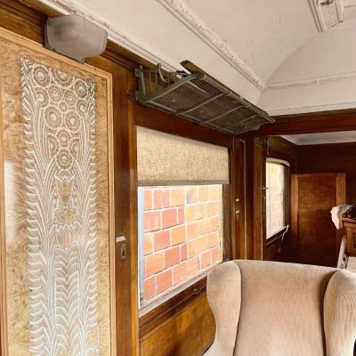 Intérieur voiture Pullman avec fauteuil et marqueterie