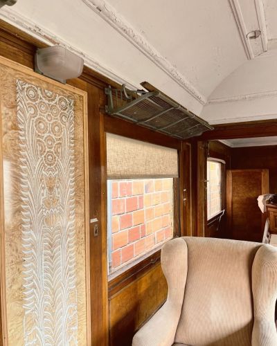 Voiture Pullman sur voie du dépôt