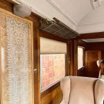 Intérieur voiture Pullman avec fauteuil et marqueterie