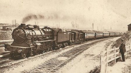 photo ancienne train a vapeur avec wagon de passagés